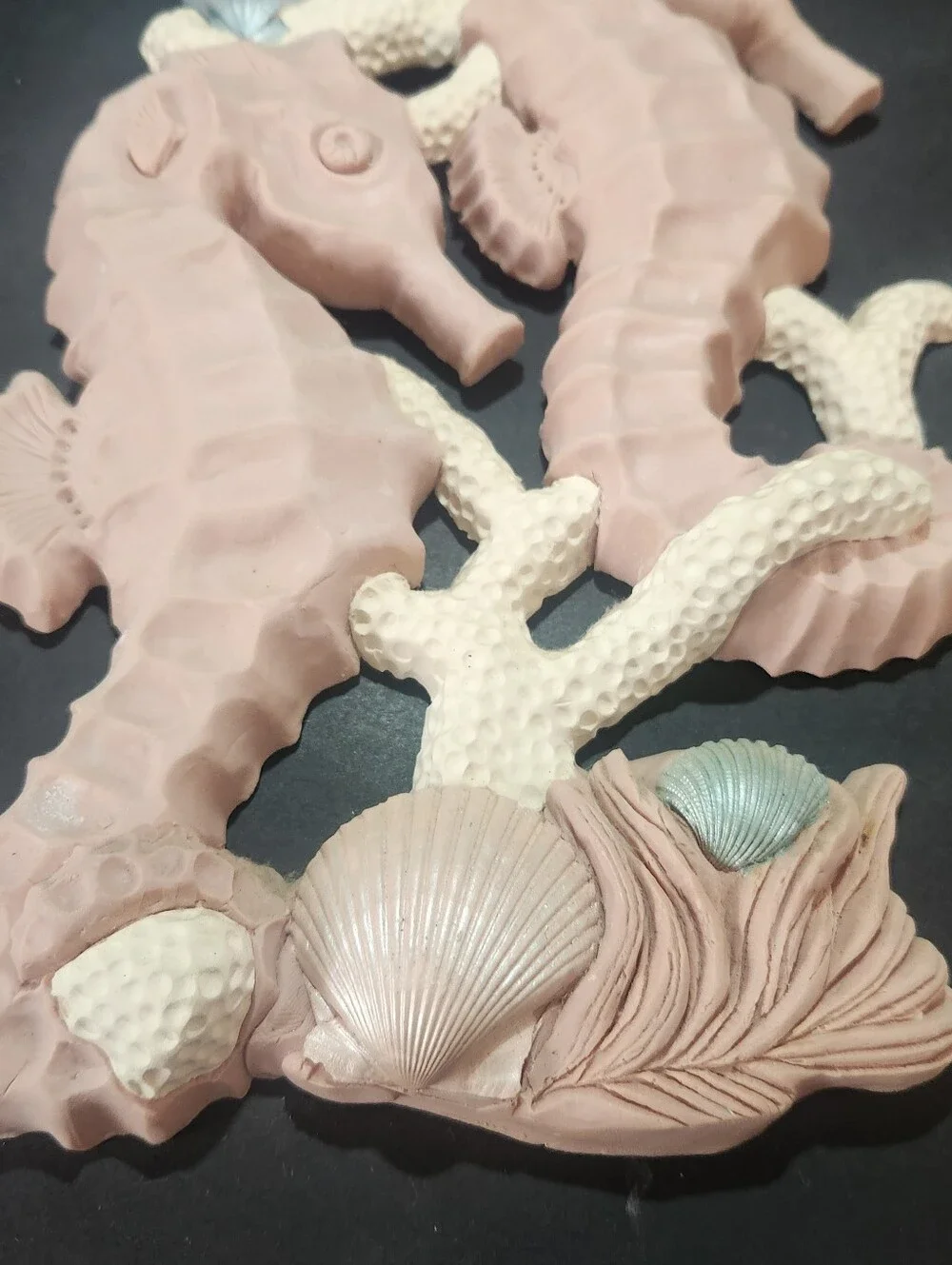 Vintage Coastal Seahorse Wall Plaque – Pink Seahorses Seashell Starfish Decor
